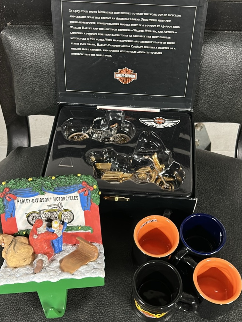 Harley-Davidson Black and Gold Motorcycle Collectible Set